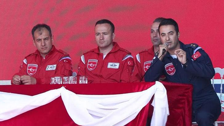 Türk Yıldızları İstanbul'da hayranlarıyla buluştu