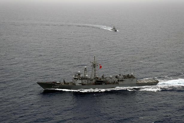 Kurtaran- 2024 Tatbikatı'nda satha çıkma kabiliyetini yitirmiş denizaltıyı kurtarma harekatı