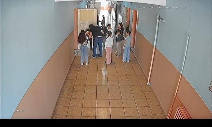 Öğretmen, boğazına yiyecek takılan öğrenciyi 'Heimlich' manevrasıyla kurtardı