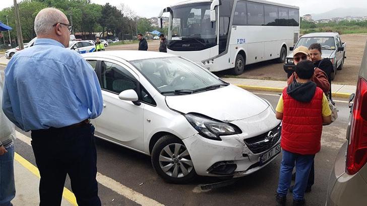 Otomobili bebek arabasına çarptı; içindeki çocuk ağır yaralı