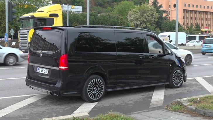 AK Parti Samsun il yöneticilerinin bulunduğu araç, yayalara çarptı: 2 yaralı