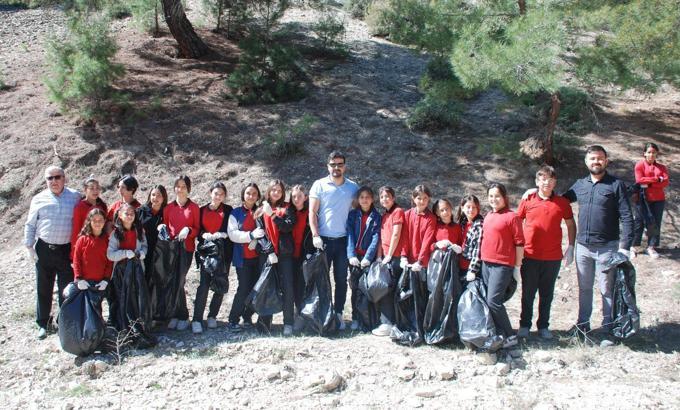Korkuteli'nde ormandaki atıklar toplandı