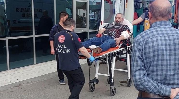 Bankada çıkan kavgada bıçaklandı