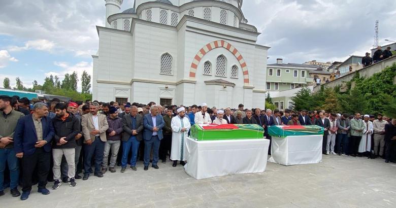İliç'teki maden faciasında cansız bedenine ulaşılan 2 işçi, toprağa verildi
