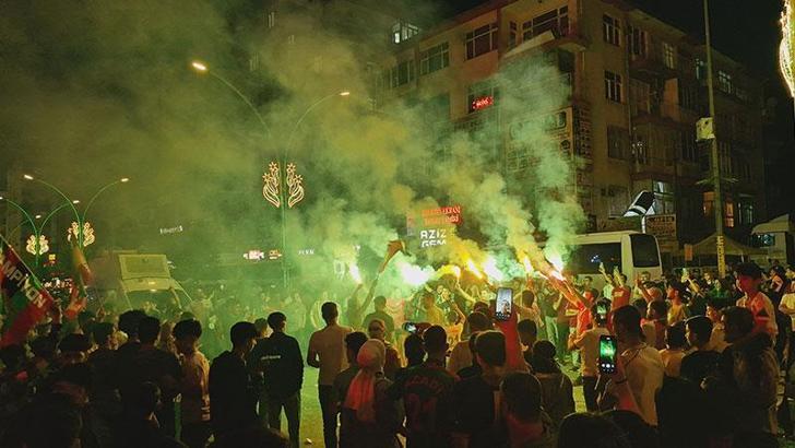 1’inci Lig'e yükselen Amed Sportif Faaliyetler taraftarı şampiyonluğu kutluyor