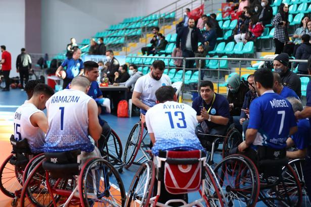 Bağcılar Belediyesi sporcusu Emrah Elban, milli takıma yardımcı antrenör oldu