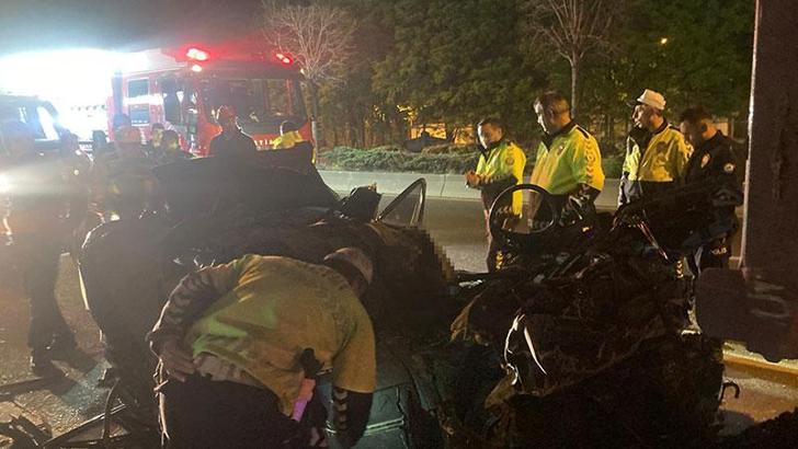 Ankara’da otomobil park halindeki kamyona çarptı: 1 ölü