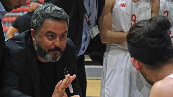 İzmirli Antrenör Gençoğlu kupa koleksiyonu yaptı