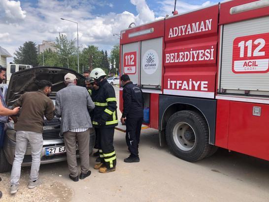 Adıyaman'da seyir halindeki otomobil yandı