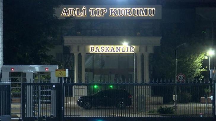 Eyüpsultan'da okuldan atılan öğrencinin silahlı saldırısında yaşamını yitiren müdürün cenazesi Adli Tıp'tan alındı