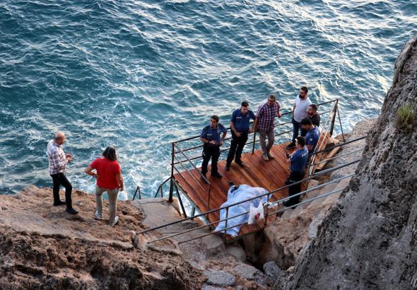 Tatil için geldiği Antalya'da denizde boğuldu