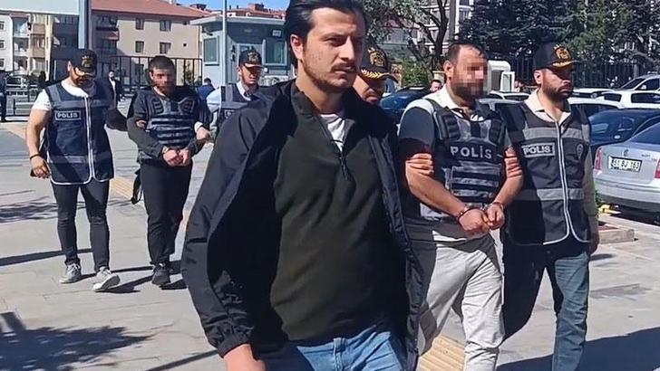 Balkona tırmanıp eski sevgilisinin erkek arkadaşını öldüren şüpheli ile arkadaşı tutuklandı