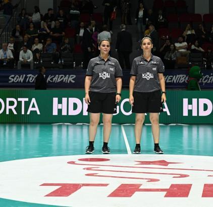 İlklerin kadın hakem ikilisi Avrupa Ligi Finali'nde