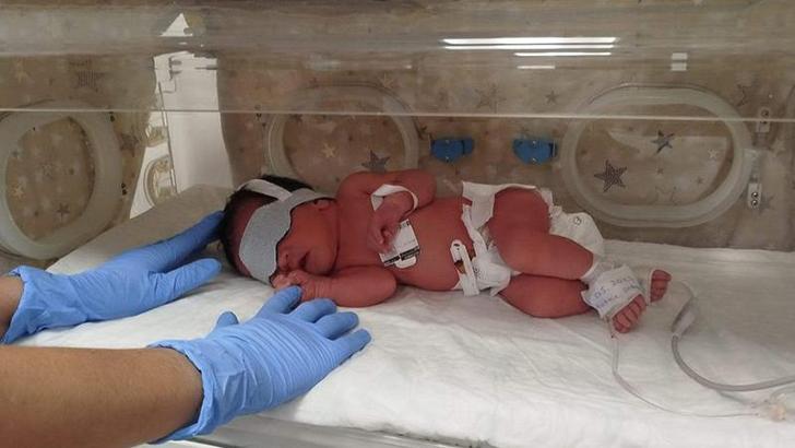 2 günlük bebeği dağ yoluna terk edip, jandarmayı arayan aile üyeleri yakalandı