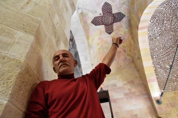 Divriği Ulu Cami'de 44 yıl önce üzeri betonla sıvanan haç benzeri motif, gün yüzüne çıktı