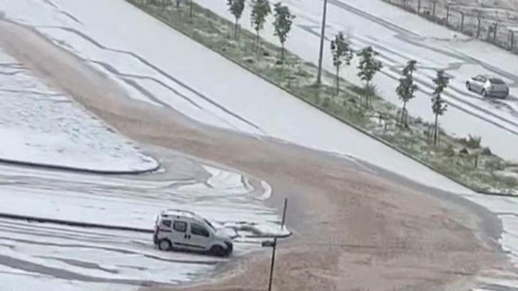 Başkentte dolu ve sağanak etkili oldu