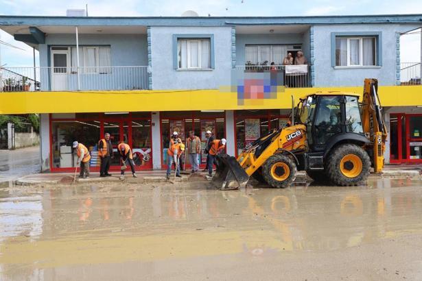 Hatay’da selin izleri siliniyor