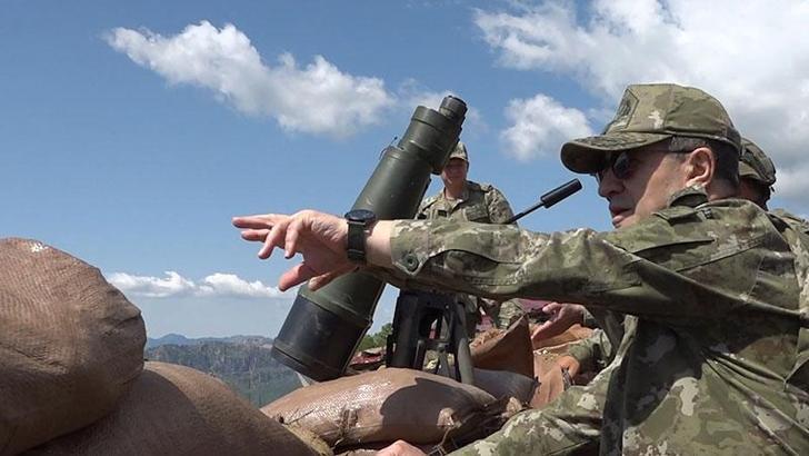 Orgeneral Bayraktaroğlu, hudut hattı ve üs bölgelerini ziyaret etti