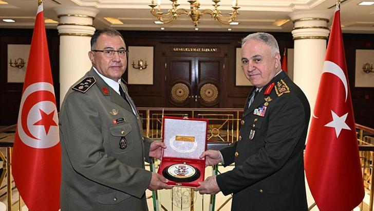 Genelkurmay Başkanı Gürak, Tunus Kara Kuvvetleri Komutanı ile görüştü