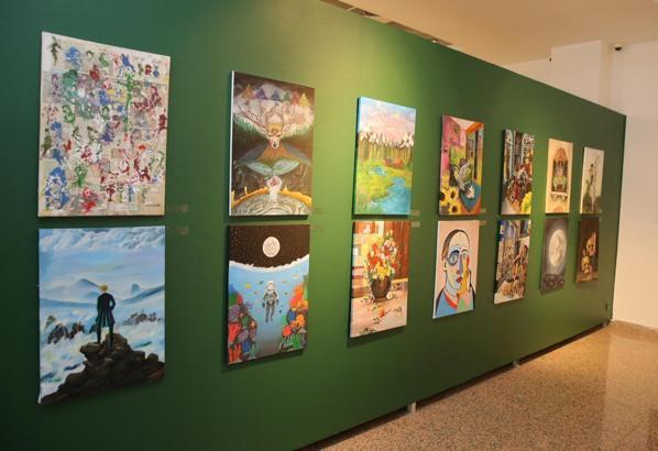 ‘İzler’ sergisi Sefaköy Galeri Küp’te açıldı