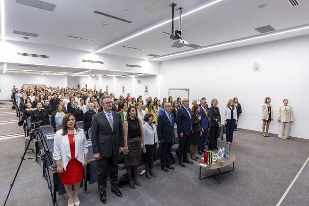 “Ülkemizin ve dünyanın hemşirelik mesleğine çok ihtiyacı var”