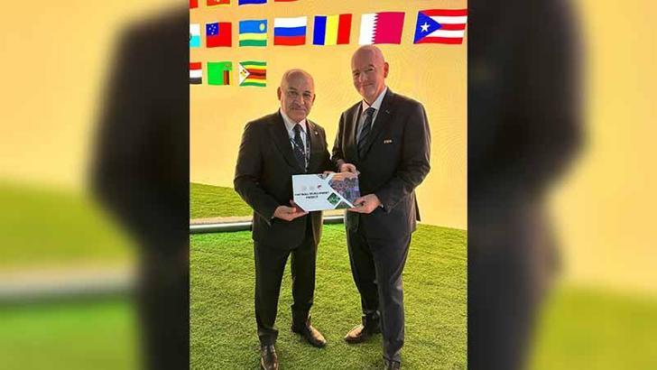 TFF Başkanı Büyükekşi, FIFA Başkanı Gianni Infantino ile bir araya geldi