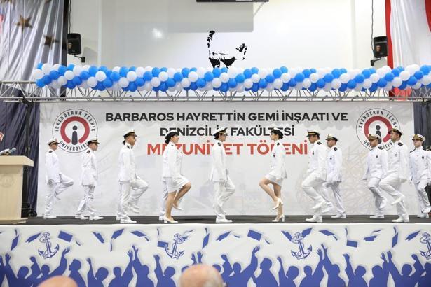 Barbaros Hayrettin Gemi İnşaatı ve Denizcilik Fakültesi'nde mezuniyet sevinci