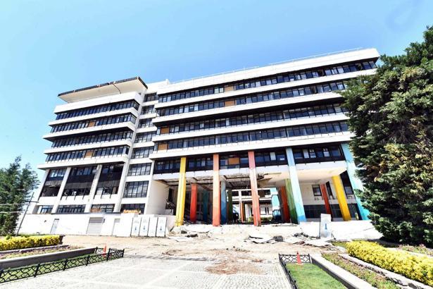 İzmir Büyükşehir Belediyesi ana hizmet binası için plan değişikliği