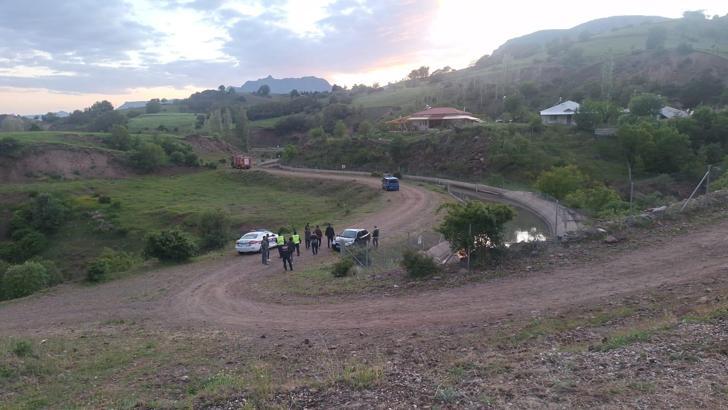 Giresun'da otomobil, HES kanalına düştü; 1'i imam 2 kişi kayıp (3)- Yeniden