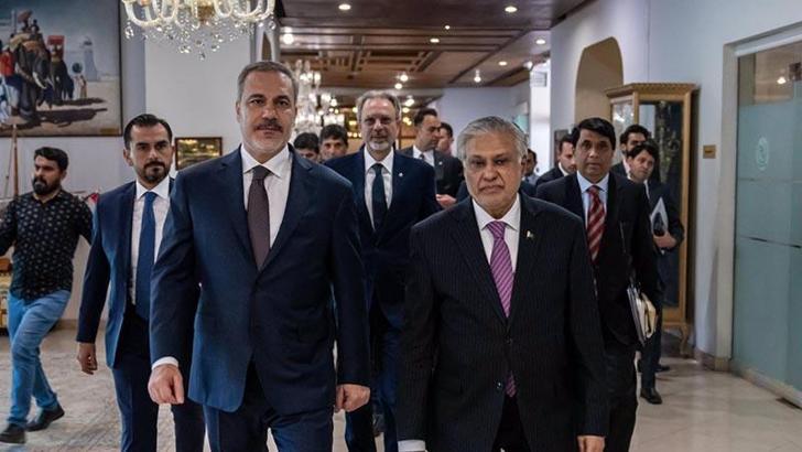 Bakan Fidan, Pakistanlı mevkidaşı Dar ile bir araya geldi