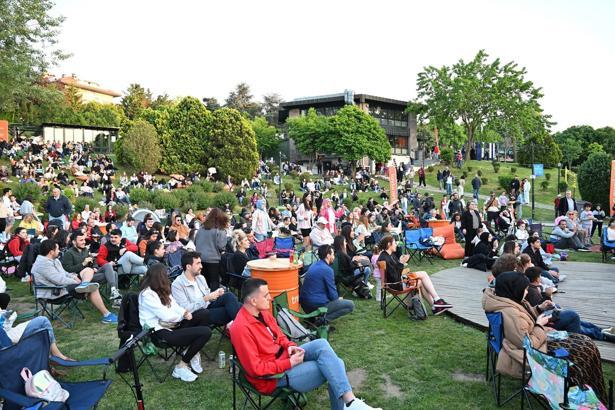 Filenin Sultanları'nı dev ekranda 10 bin kişi izledi