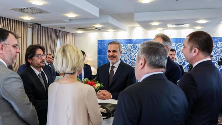 Bakan Fidan, İslamabad Büyükelçiliği’ni ziyaret etti