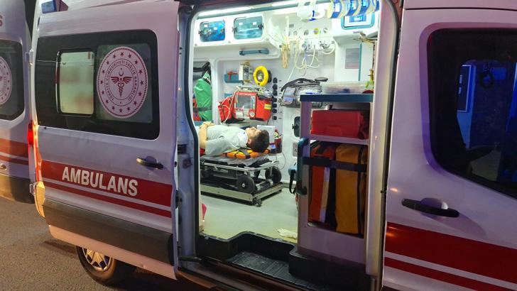 Kocaeli'de otomobil, 'U' dönüşü yapan TIR'la çarpıştı: 6 yaralı