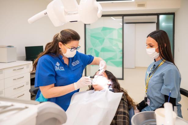 Uzmanı bilinçsiz diş beyazlatma işlemine karşı uyardı