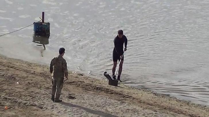 Eğirdir Gölü'nde bulunan el bombalarını İstanbul'dan gelen özel ekip çıkardı