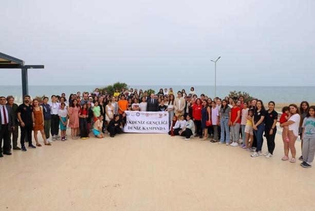 Vali Pehlivan'dan gençlere ziyaret