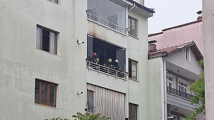 3’üncü kat balkonuna yıldırım düştü; yangın çıktı