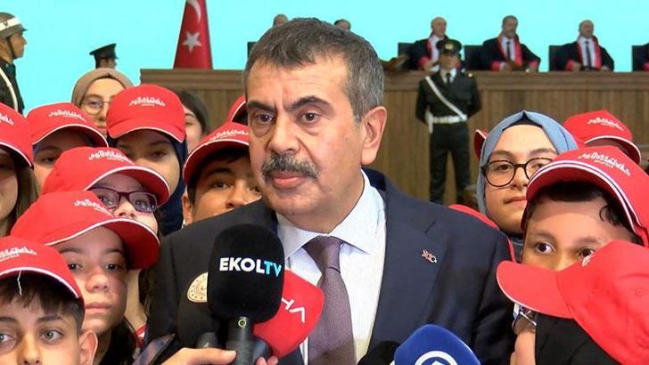 Tekin: İnşallah darbecilerin yaptığı anayasalardan kurtulduğumuz bir süreci de yaşarız