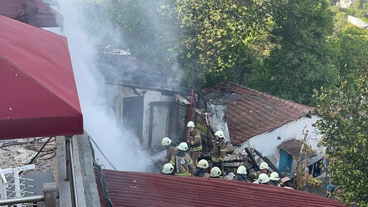 İstanbul- Üsküdar'da korkutan gecekondu yangını