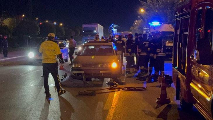 Otomobile çarpan motosikletteki 2 kişi öldü