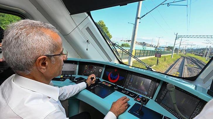 Bakan Uraloğlu: Milli elektrikli tren seti 1 yılda 575 bin yolcu taşıdı