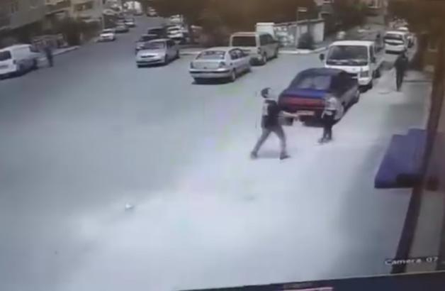 İstanbul - Sultanbeyli'de 13 yaşındaki çocuğa yorgun merminin isabet ettiği anlar kamerada