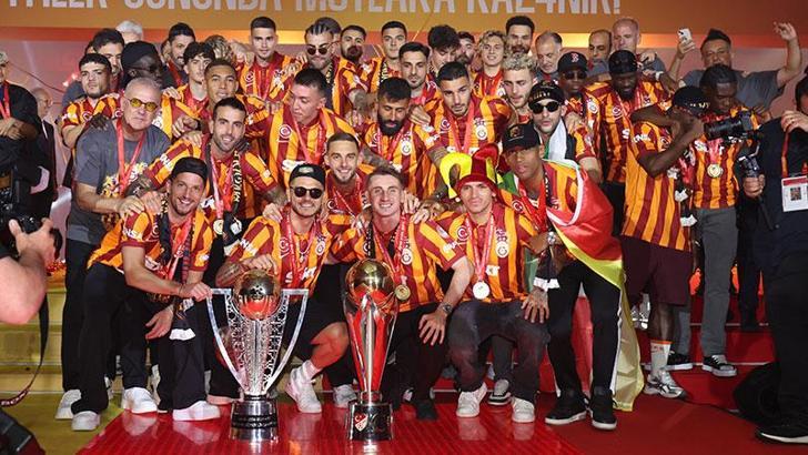 Galatasaray 24'üncü Şampiyonluk ve Süper Kupa ile çifte zaferini kutladı