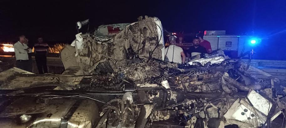 Mardin’de kontrolden çıkan TIR devrildi: 2 yaralı