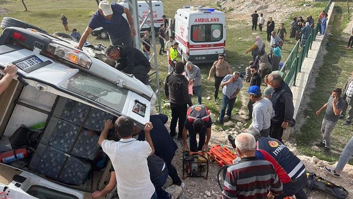 Minibüsün devrildiği kazada yaralandı; 6 gün sonra hastanede öldü