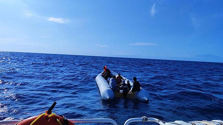 İzmir'de 48 düzensiz göçmen kurtarıldı