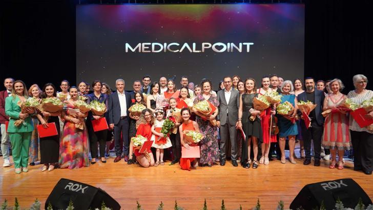 Hastalar ve hekimler aynı sahnede