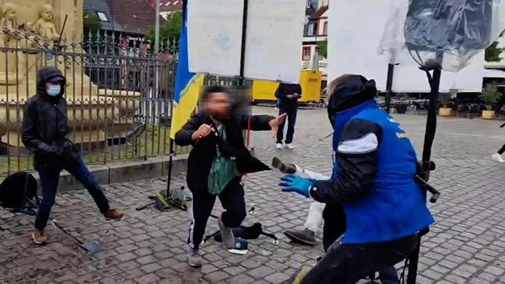 Aşırı sağcı politikacıya Almanya’da bıçaklı saldırı