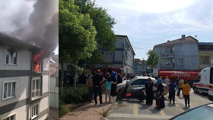 Evde çıkan yangında mahsur kalan 1’i çocuk, 3 kişiyi itfaiye kurtardı