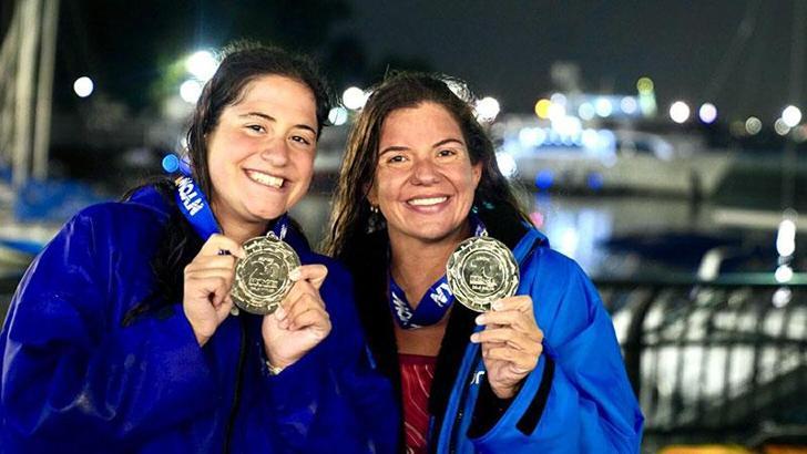 Aysu Türkoğlu ve Yasemin Altıntaş “20 Bridges Swim" yüzüşünü tamamladı